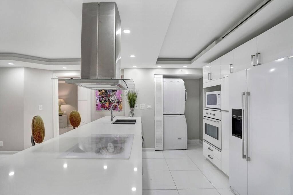 Funkin' Fabulous! Water & Views! 4br Apartment Miami
