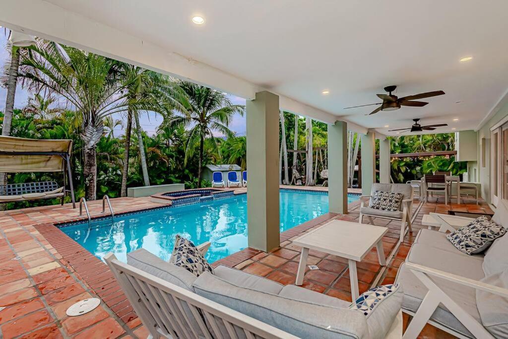 Dream Home/ Pool/jacuzzi/ Fire Pit Holiday home *
