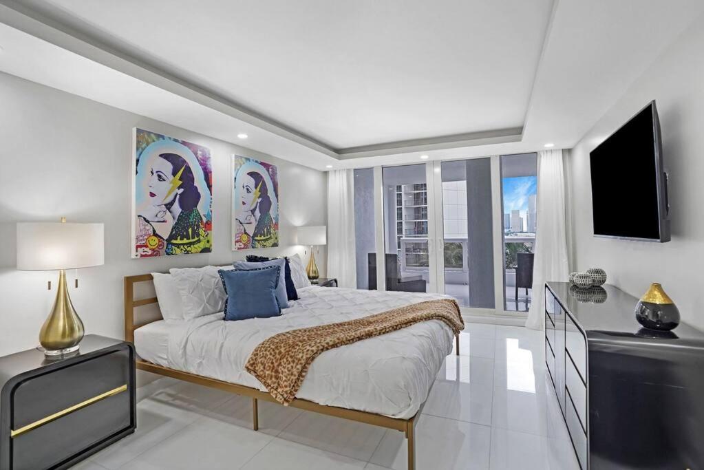 Apartment Funkin' Fabulous! Water & Views! 4br *