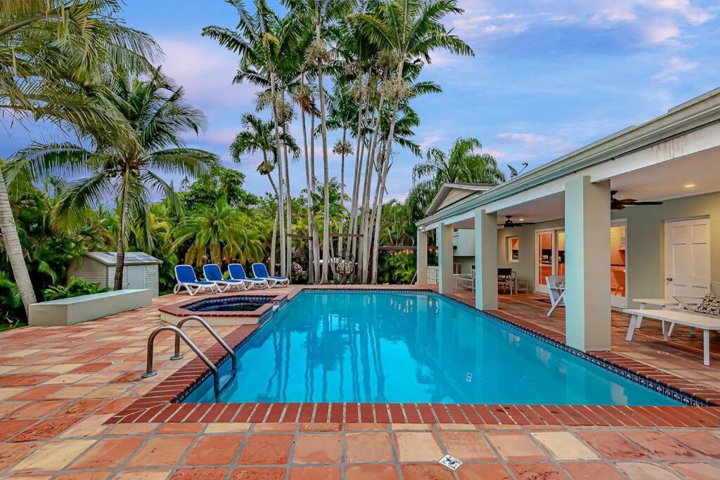 Dream Home/ Pool/jacuzzi/ Fire Pit Holiday home Miami