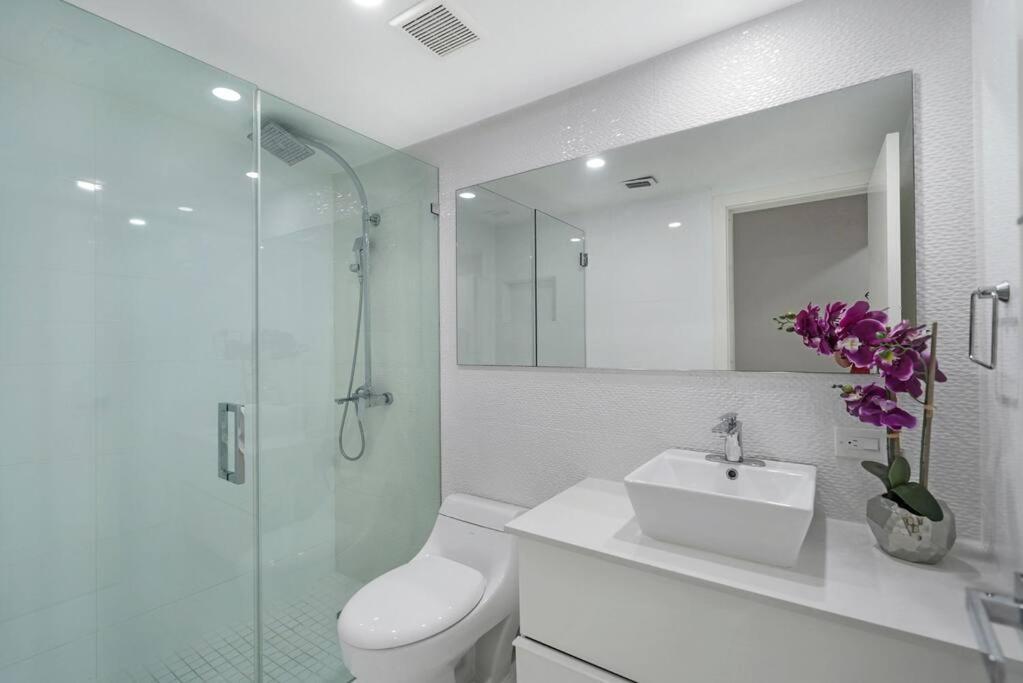 Funkin' Fabulous! Water & Views! 4br