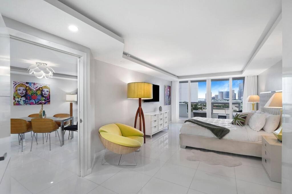 Apartment Funkin' Fabulous! Water & Views! 4br