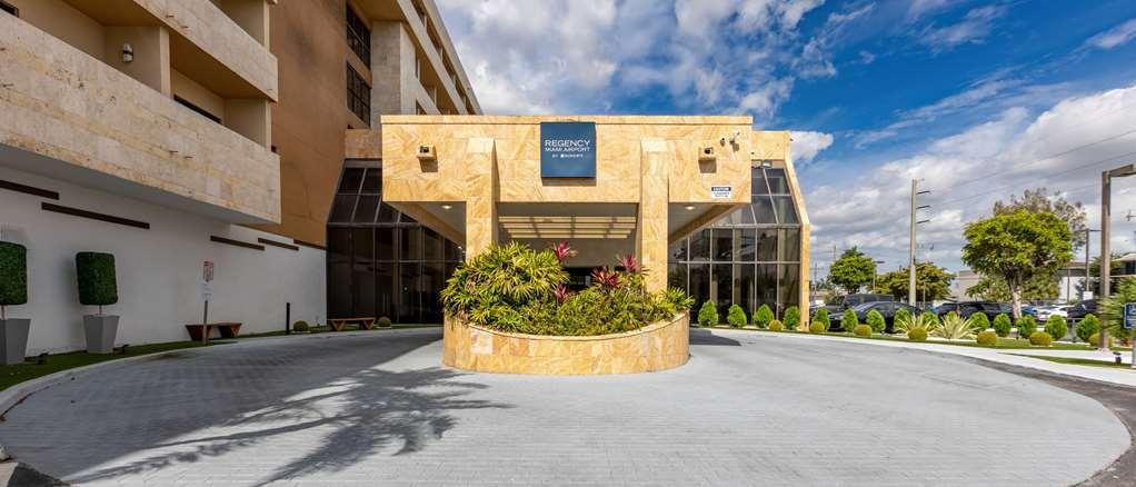 Hotel Regency Airport By Sonesta