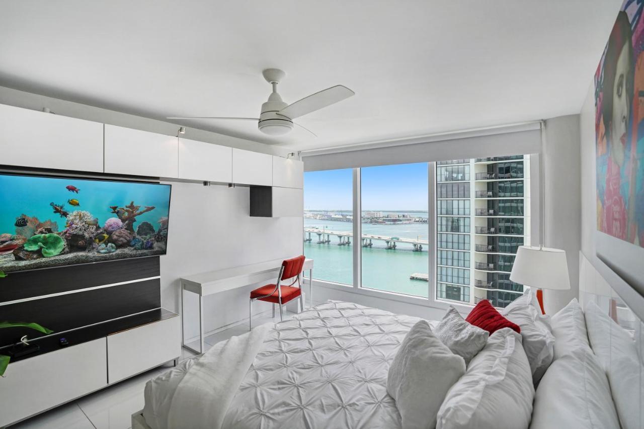 Apartment Seas The Day! Complete Panoramic Water Views *