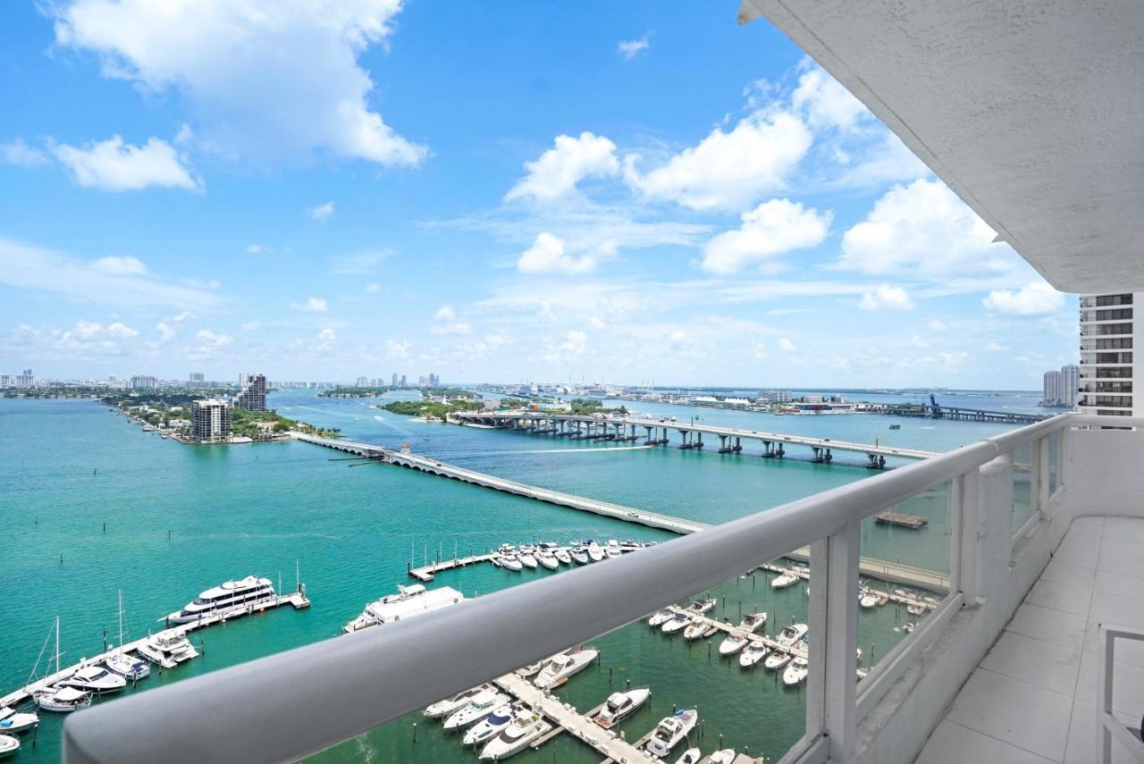 Seas The Day! Complete Panoramic Water Views Apartment Miami