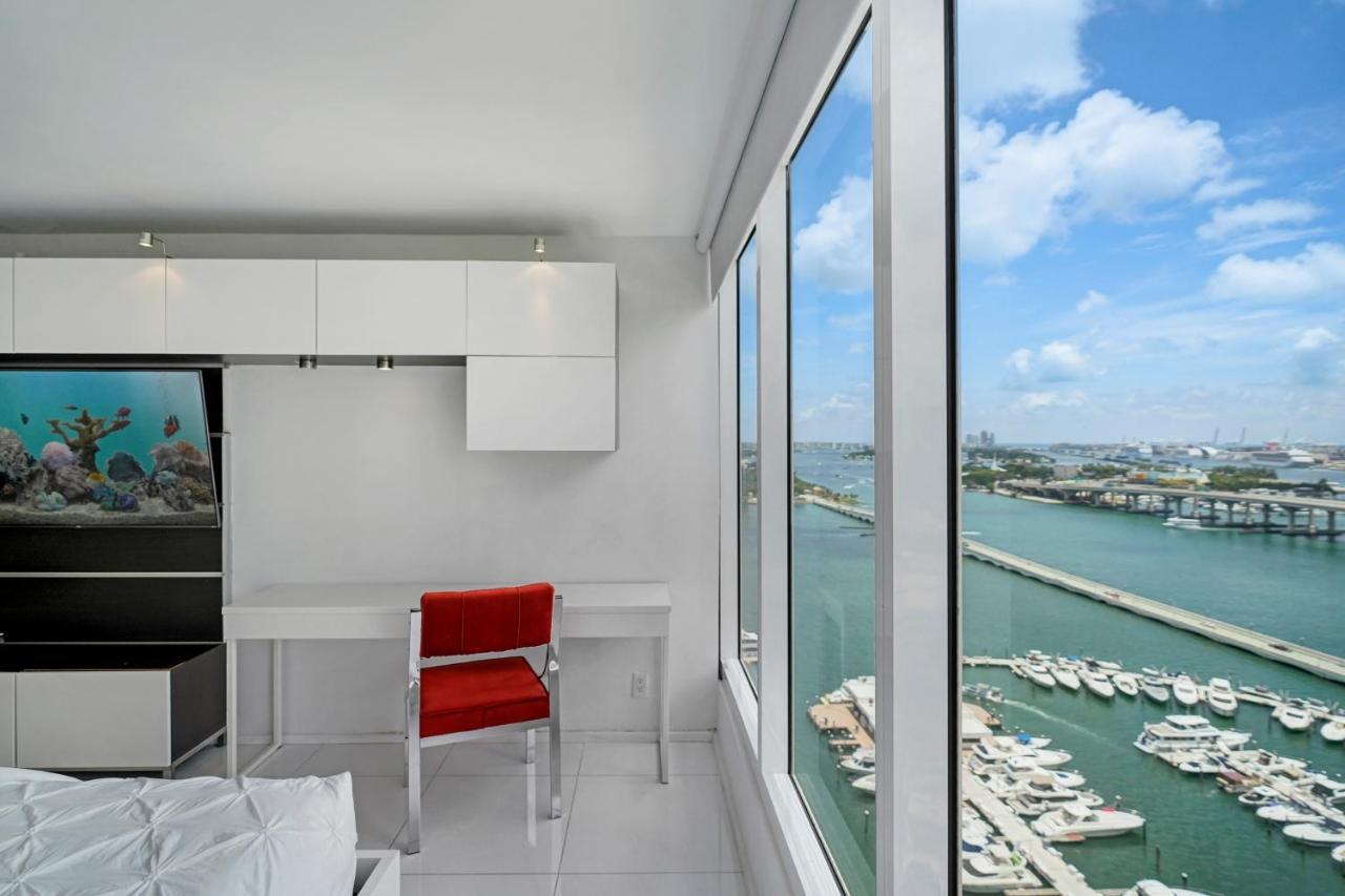Apartment Seas The Day! Complete Panoramic Water Views *