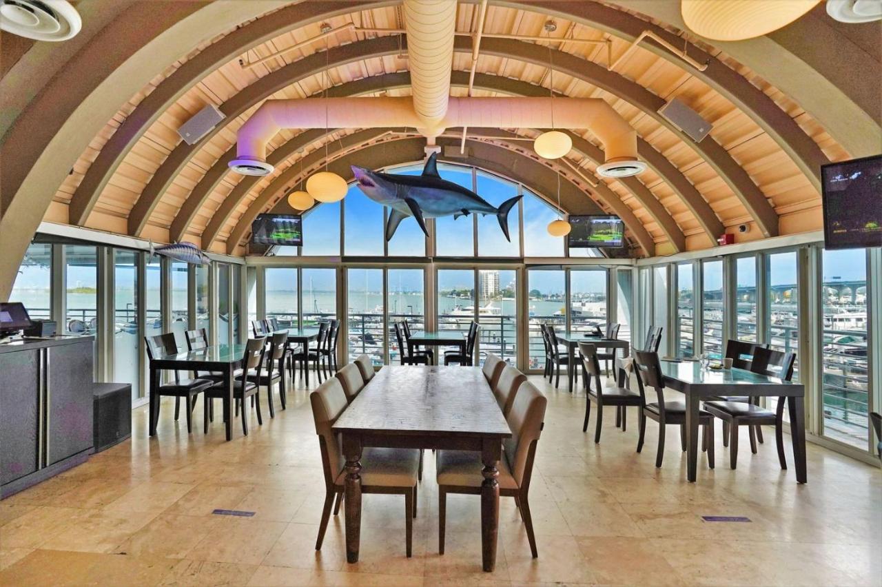 Paradise Found! Skyline And Water Views! Miami