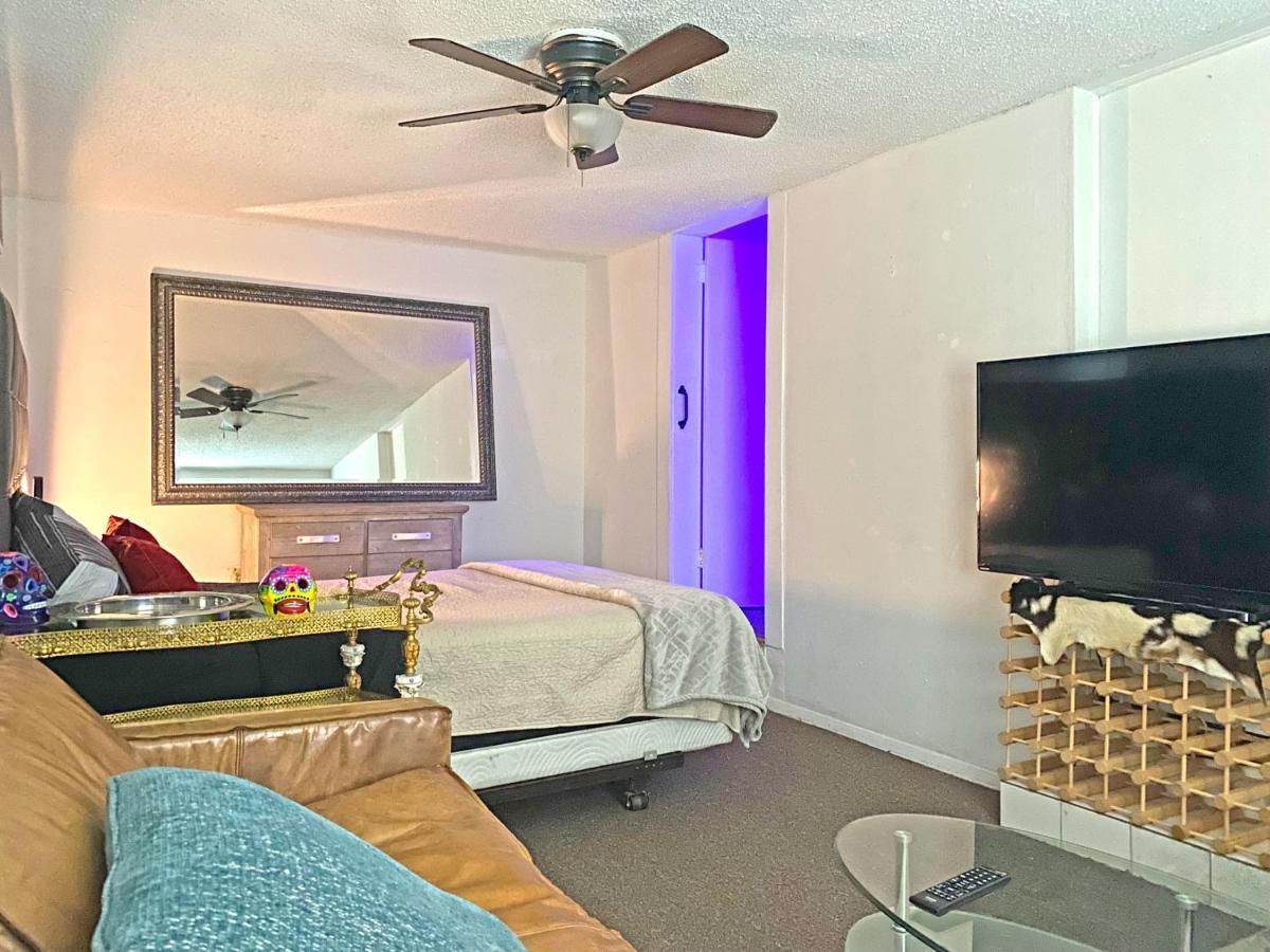 Coconut Grove 2 Bedroom Home! Miami