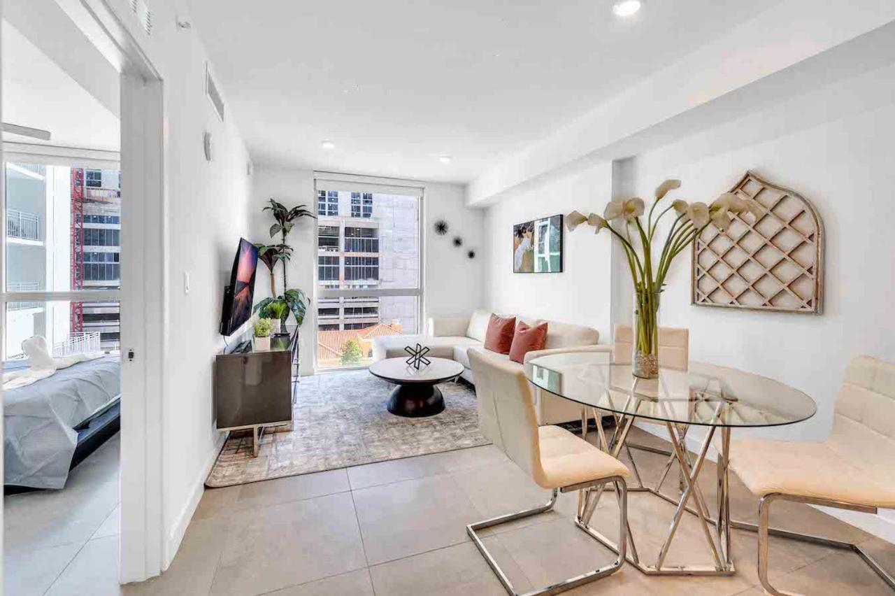Modern Unit In Downtown With Free Parking Miami