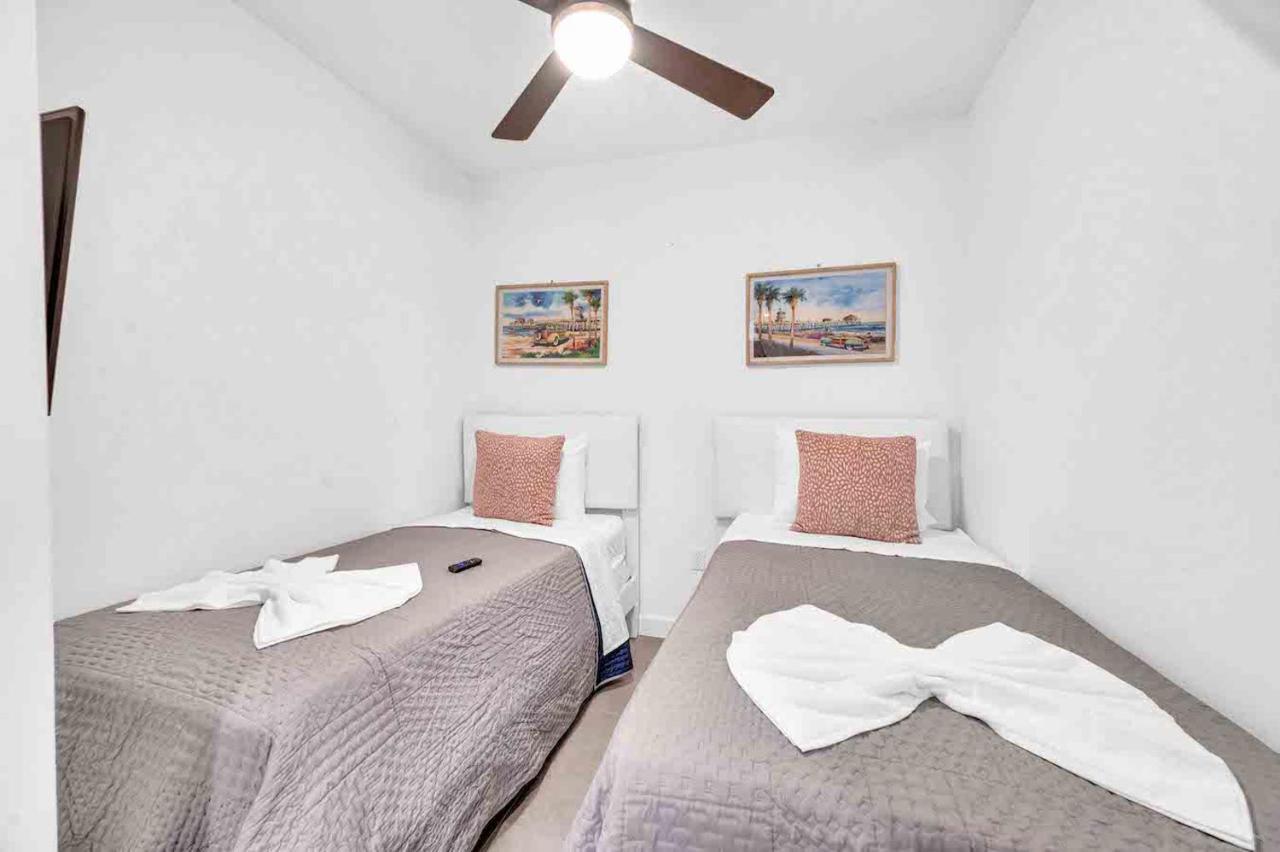 Apartment Modern Unit In Downtown With Free Parking *