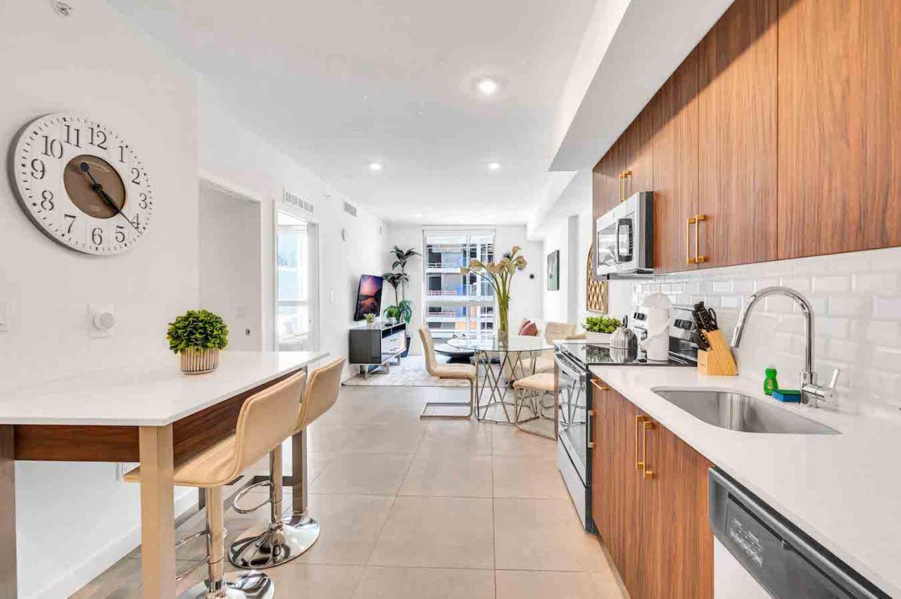 Apartment Modern Unit In Downtown With Free Parking *