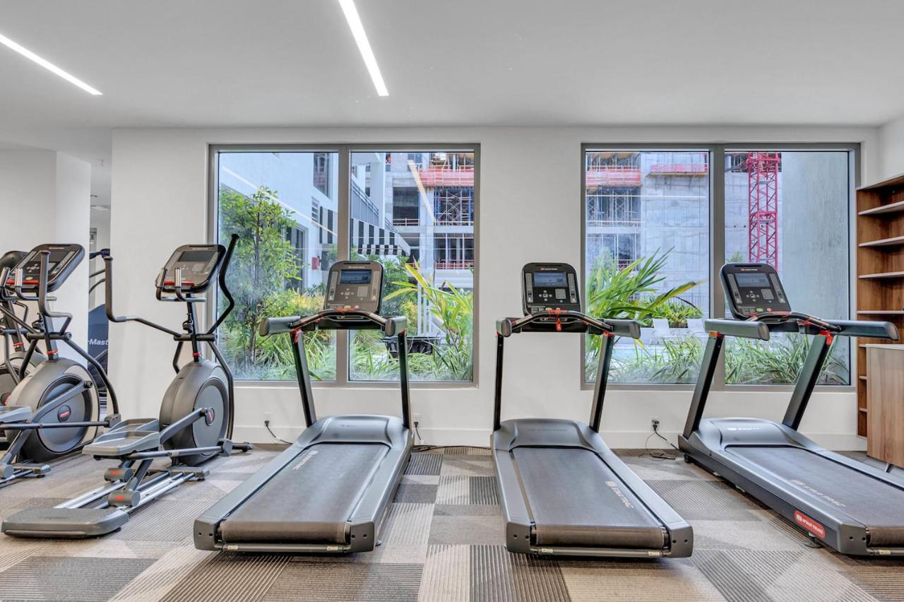 Wonderful Unit In Downtown With Free Parking *