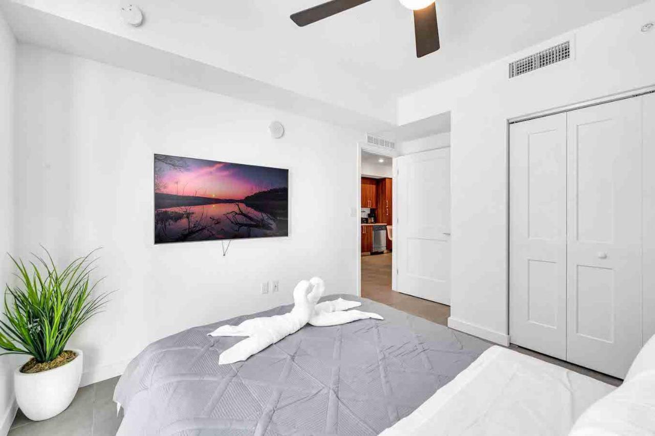 Modern Unit In Downtown With Free Parking Miami