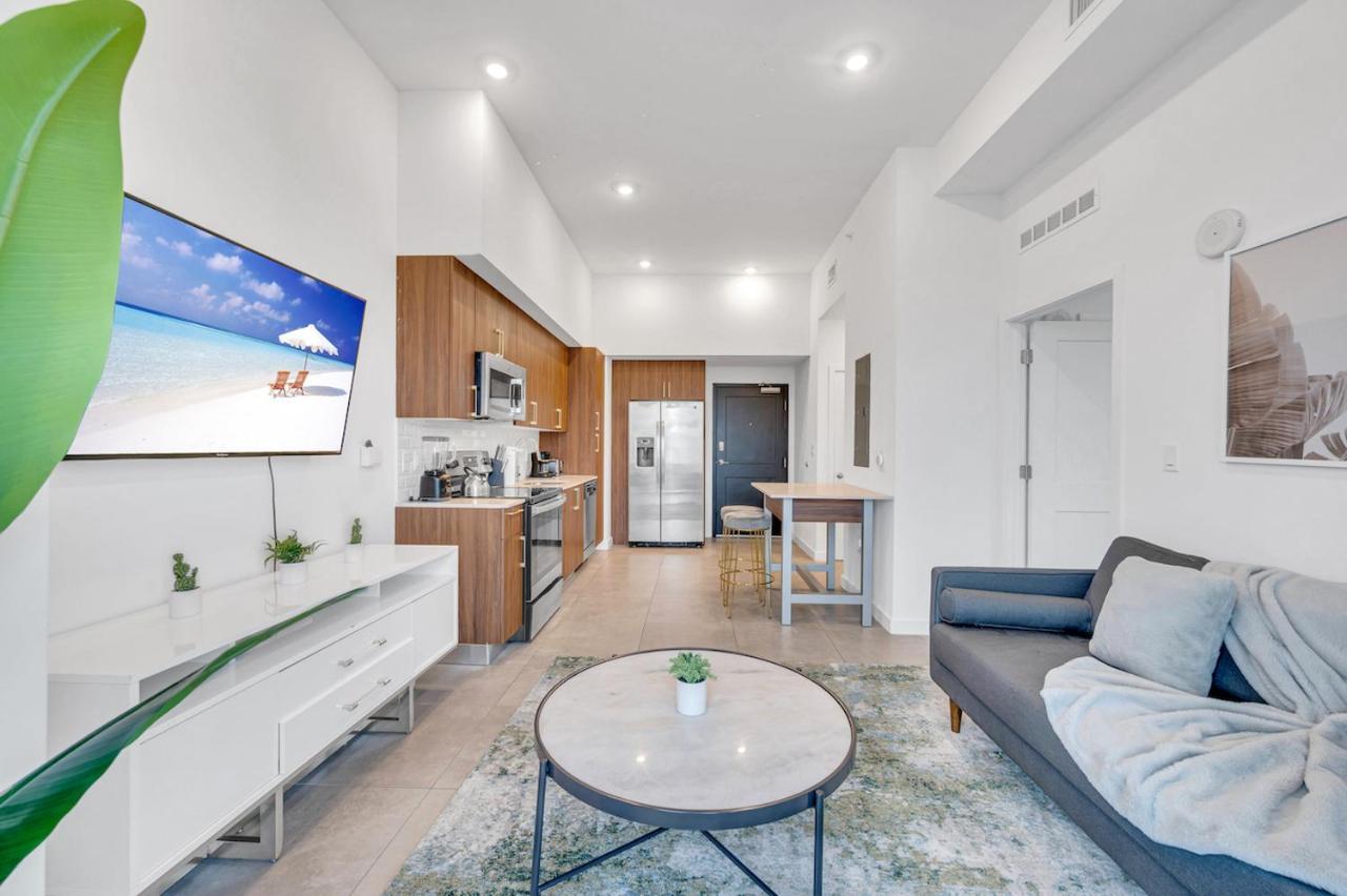 Modern Unit In Downtown With Free Parking Miami