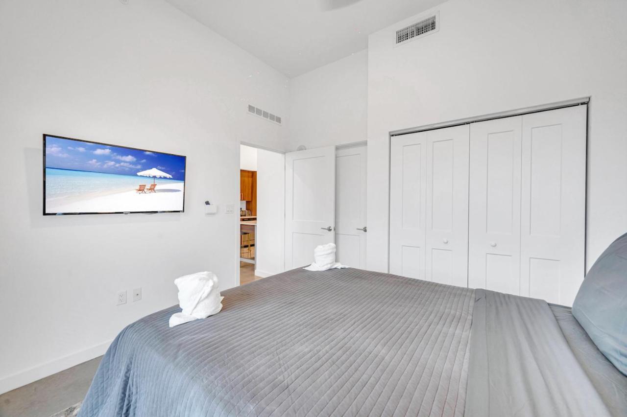 Apartment Modern Unit In Downtown With Free Parking *
