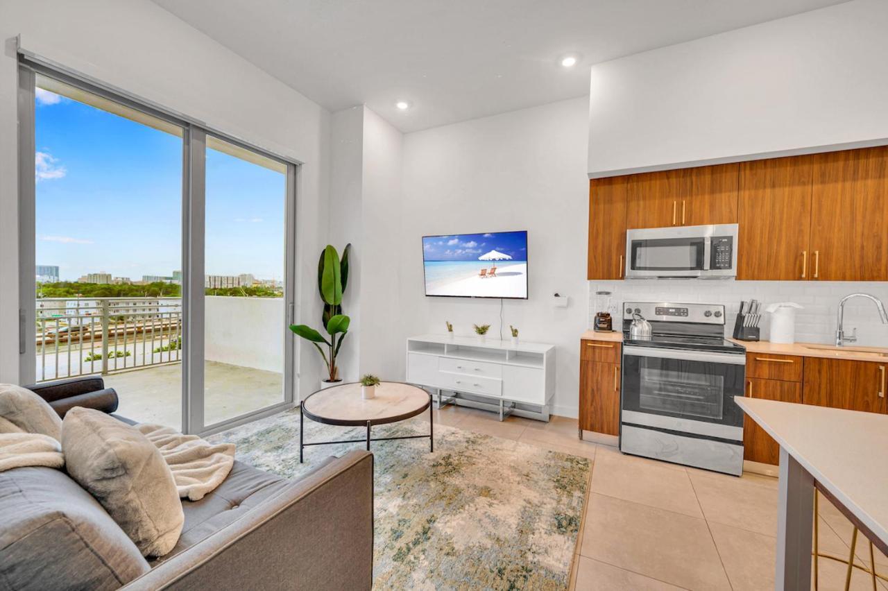 Modern Unit In Downtown With Free Parking * Miami