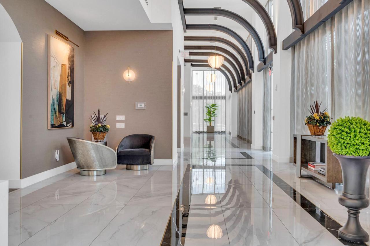 Apartment Modern Unit In Downtown With Free Parking *
