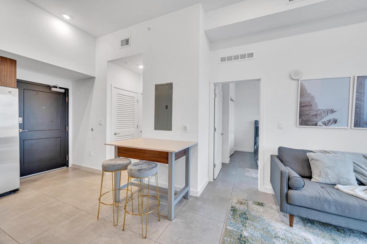 Modern Unit In Downtown With Free Parking Miami