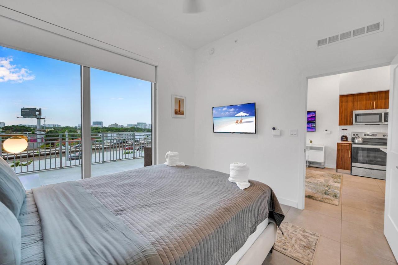 Apartment Modern Unit In Downtown With Free Parking *