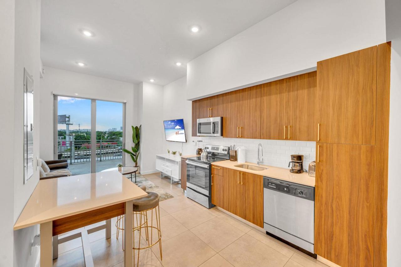 Apartment Modern Unit In Downtown With Free Parking *