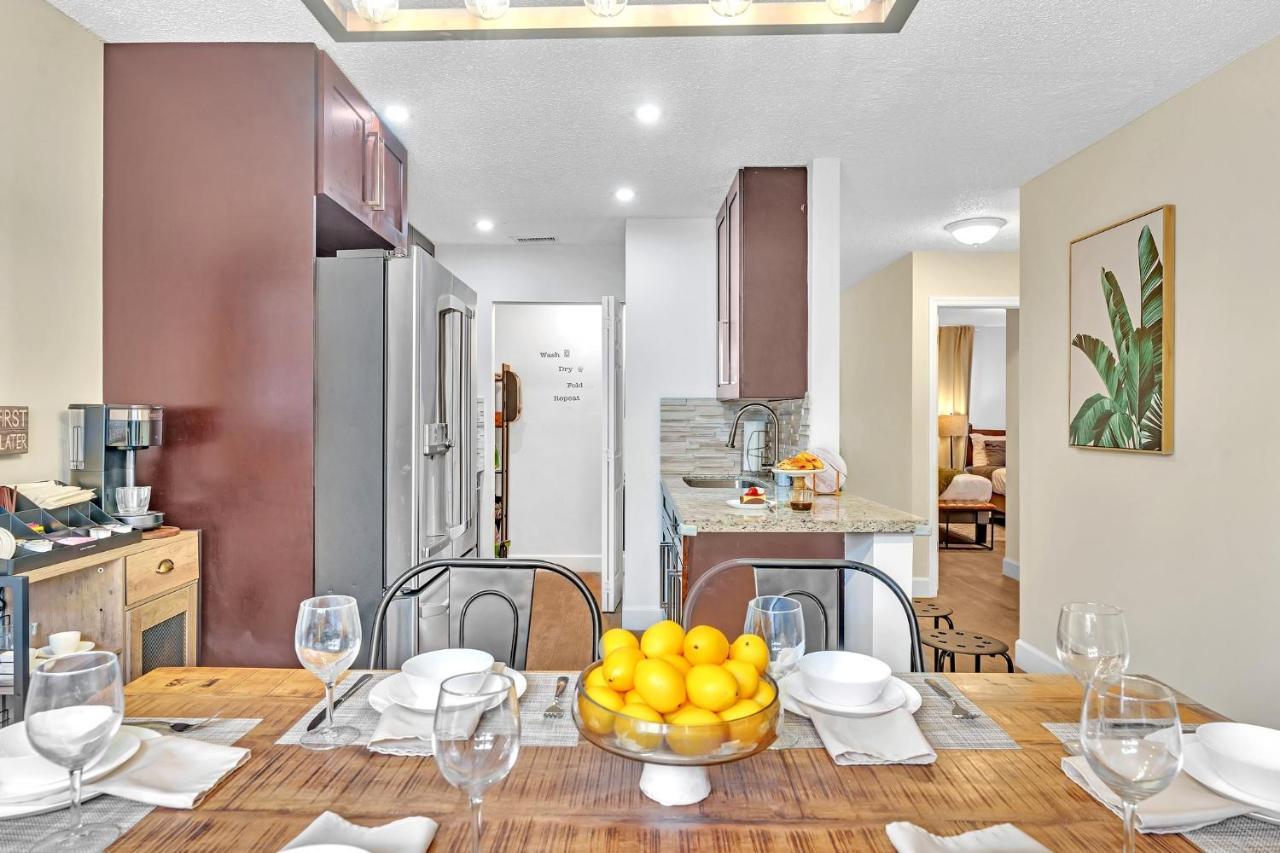 Estelo's Place - Modern Townhouse With King Bed, Only 5 Min From The Airport! Casa de férias