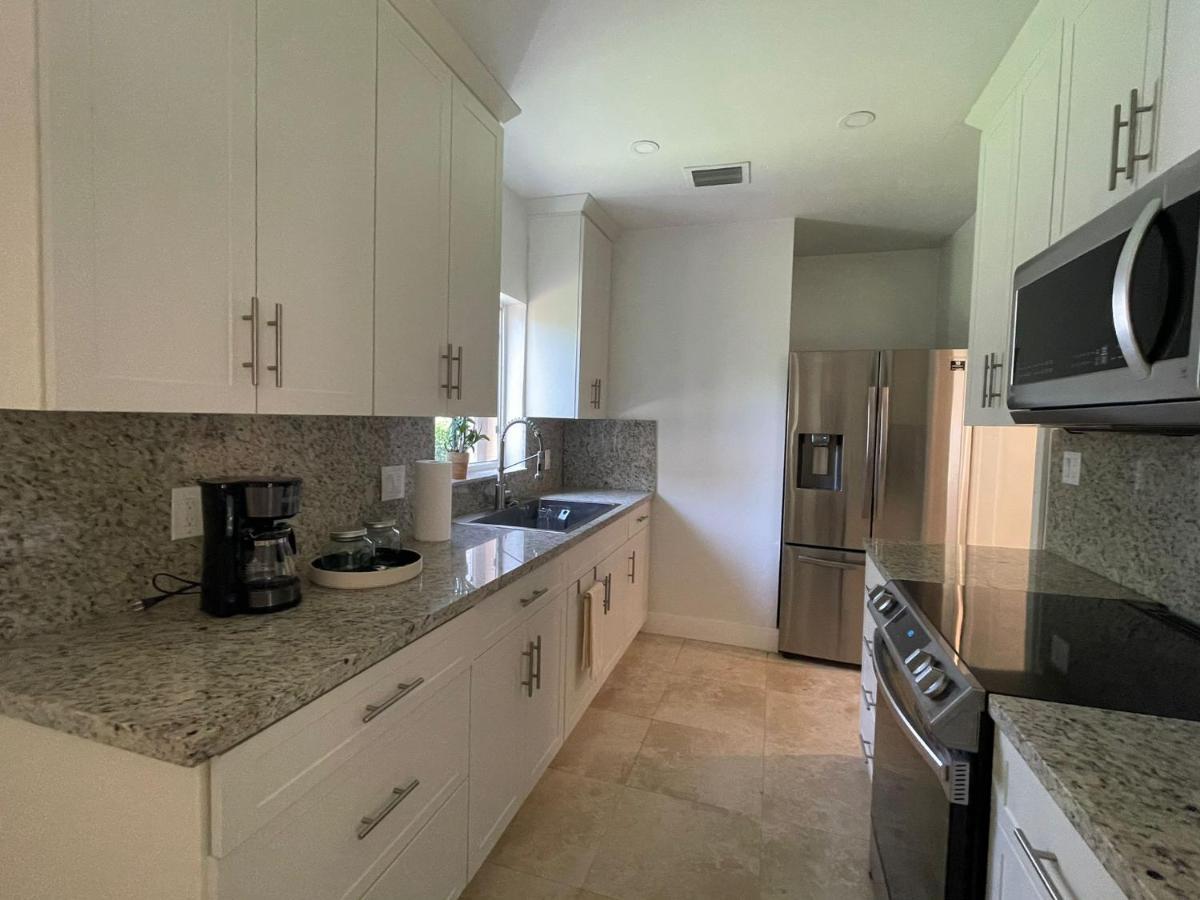 Location Brickell 3 Bedroom *