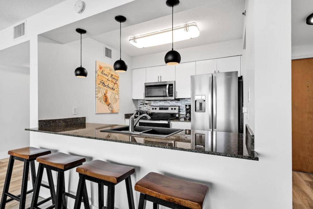 Dreamy Oceanfront Highfloor Corner Unit 2and2 Den * Miami
