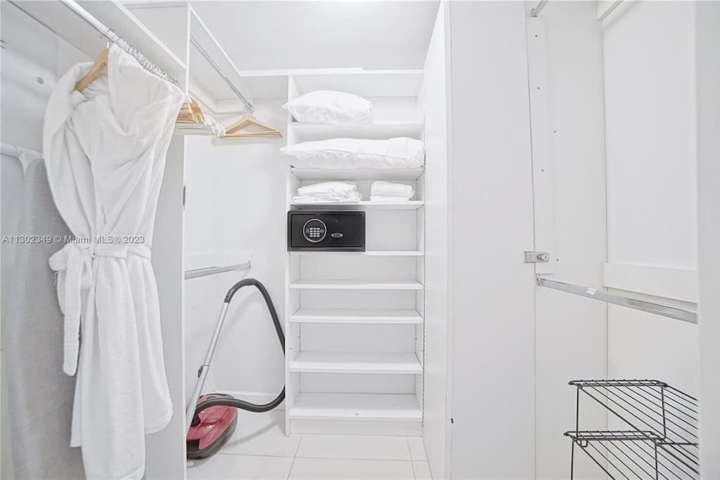 Icon Luxury 34th Floor Amazing Oceanview, Brickell Apartment Miami