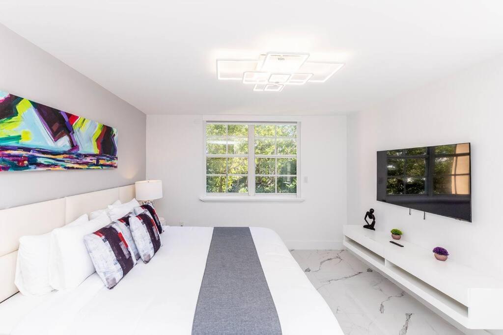 Luxury Vip 3 Bed 2 Bath Yacht Club Aventura
