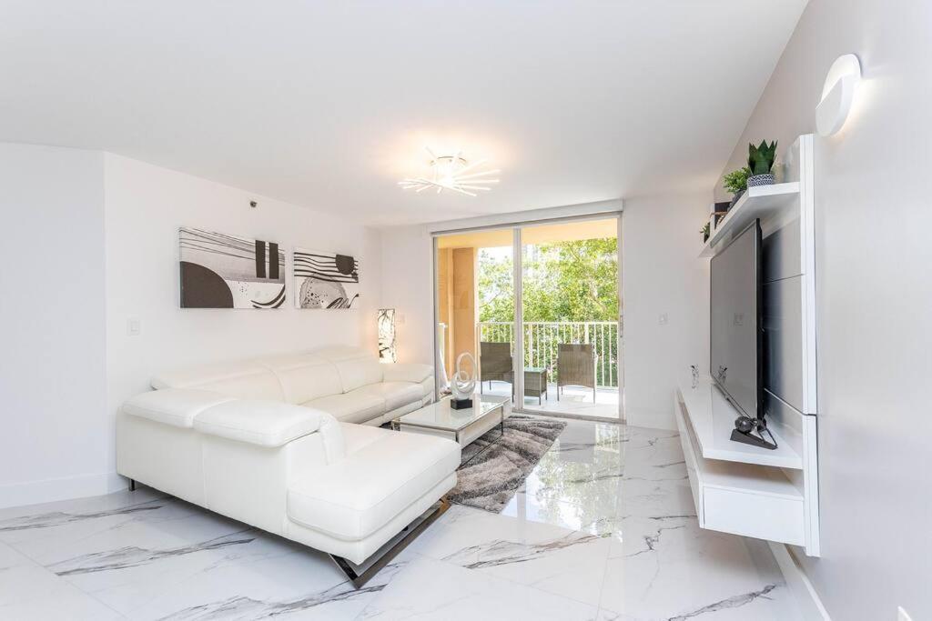 Luxury Vip 3 Bed 2 Bath Yacht Club Aventura Apartment Miami