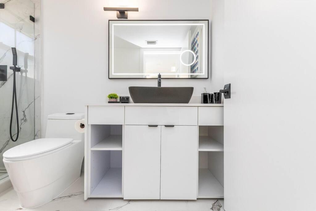 Luxury Vip 3 Bed 2 Bath Yacht Club Aventura Apartment