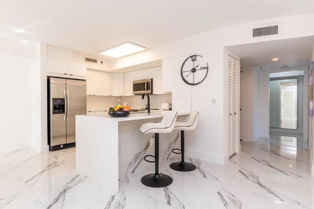 Luxury Vip 3 Bed 2 Bath Yacht Club Aventura