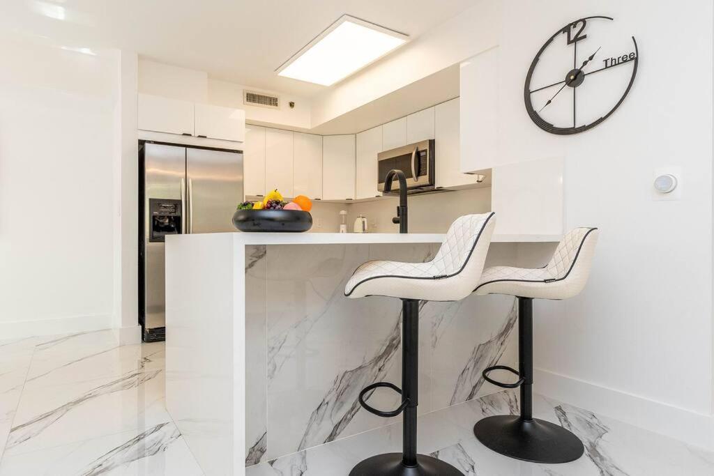 Luxury Vip 3 Bed 2 Bath Yacht Club Aventura Miami