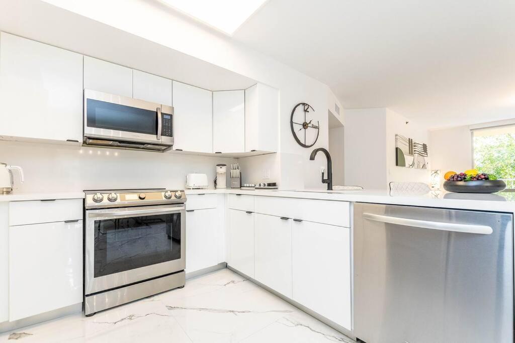 Luxury Vip 3 Bed 2 Bath Yacht Club Aventura