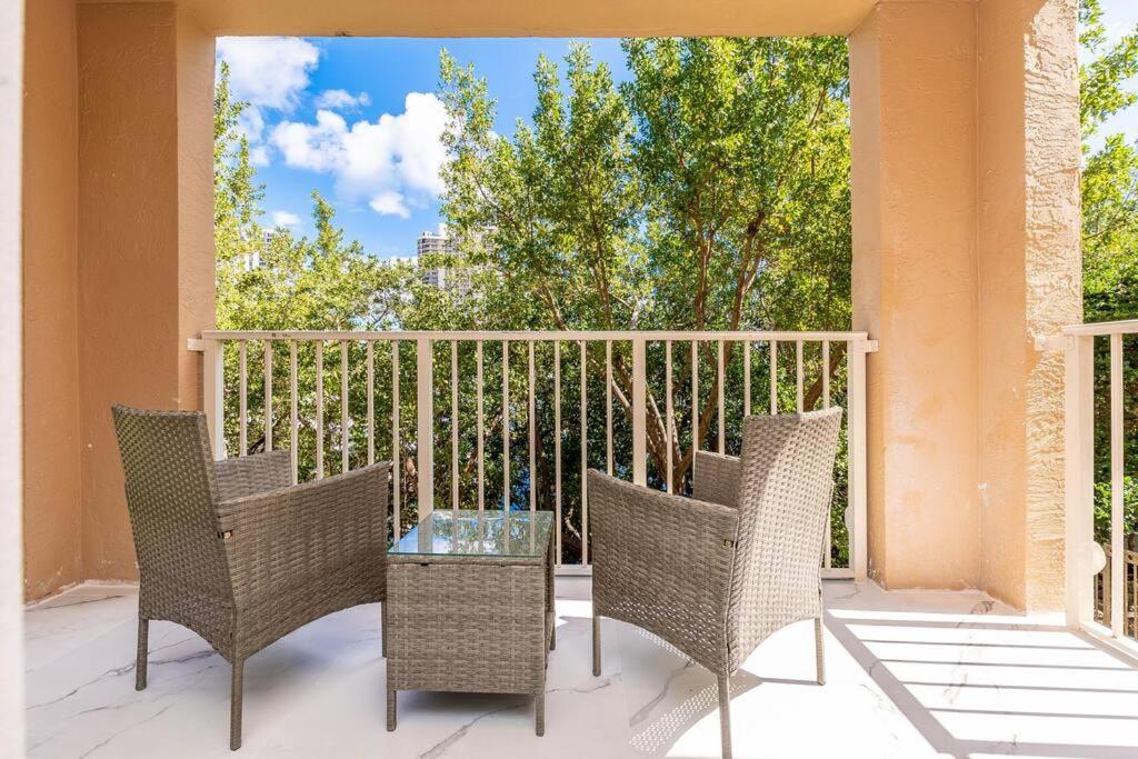 Luxury Vip 3 Bed 2 Bath Yacht Club Aventura Miami