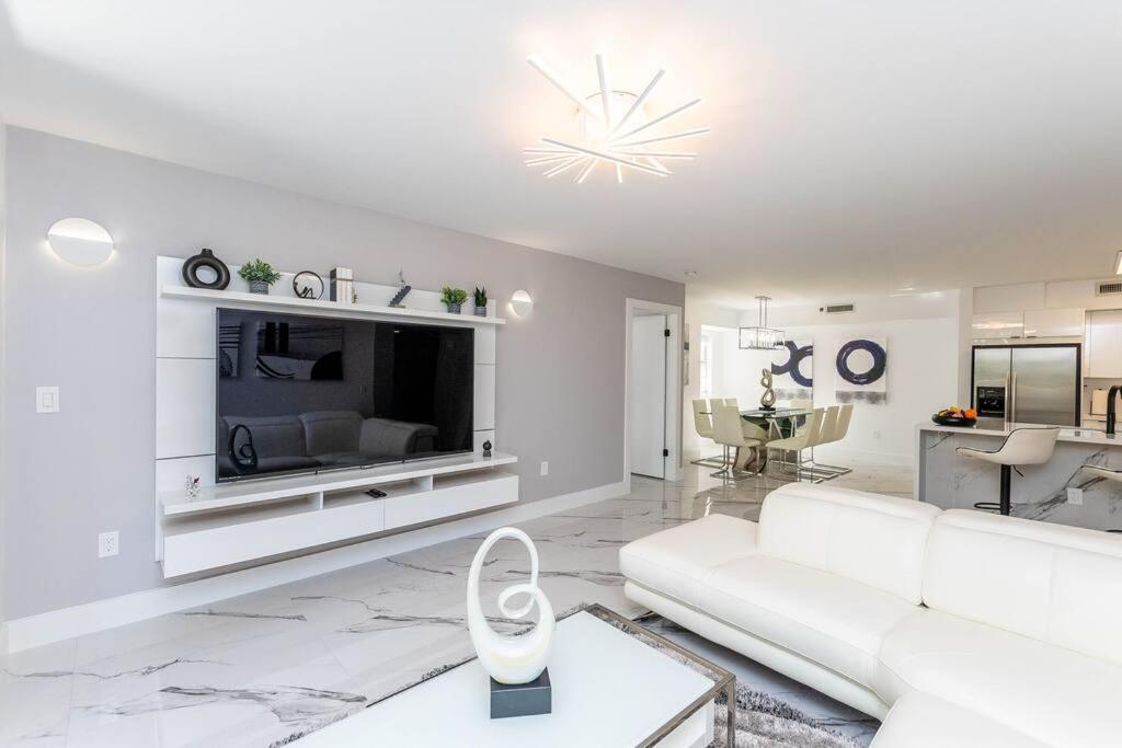 Luxury Vip 3 Bed 2 Bath Yacht Club Aventura