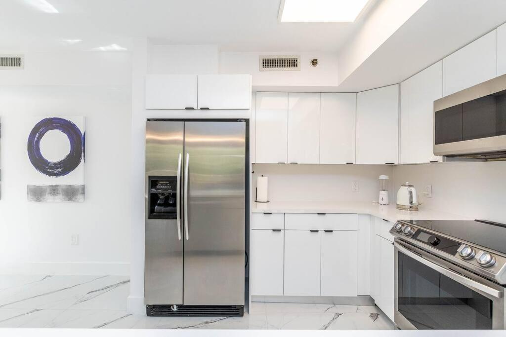 Luxury Vip 3 Bed 2 Bath Yacht Club Aventura Apartment