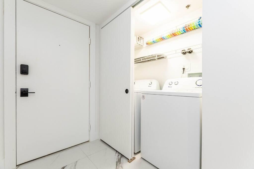 Luxury Vip 3 Bed 2 Bath Yacht Club Aventura Apartment *