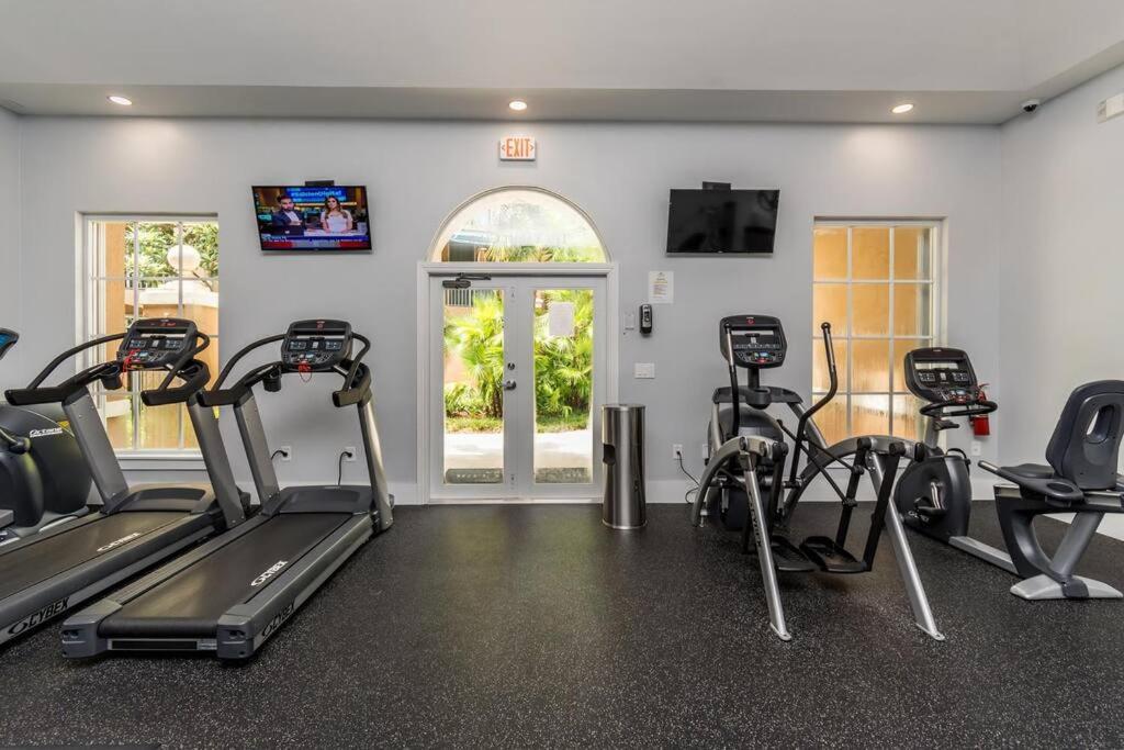 Luxury Vip 3 Bed 2 Bath Yacht Club Aventura Apartment
