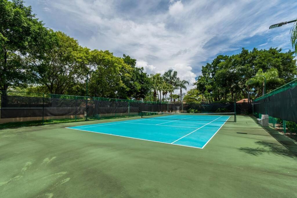 Luxury Vip 3 Bed 2 Bath Yacht Club Aventura