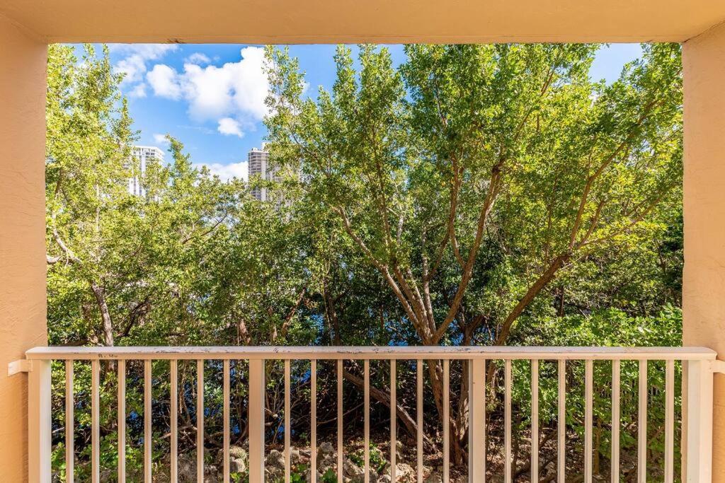 Luxury Vip 3 Bed 2 Bath Yacht Club Aventura