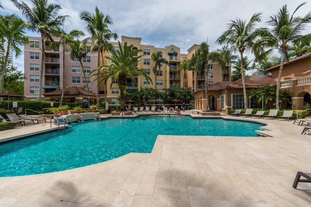 Luxury Vip 3 Bed 2 Bath Yacht Club Aventura *