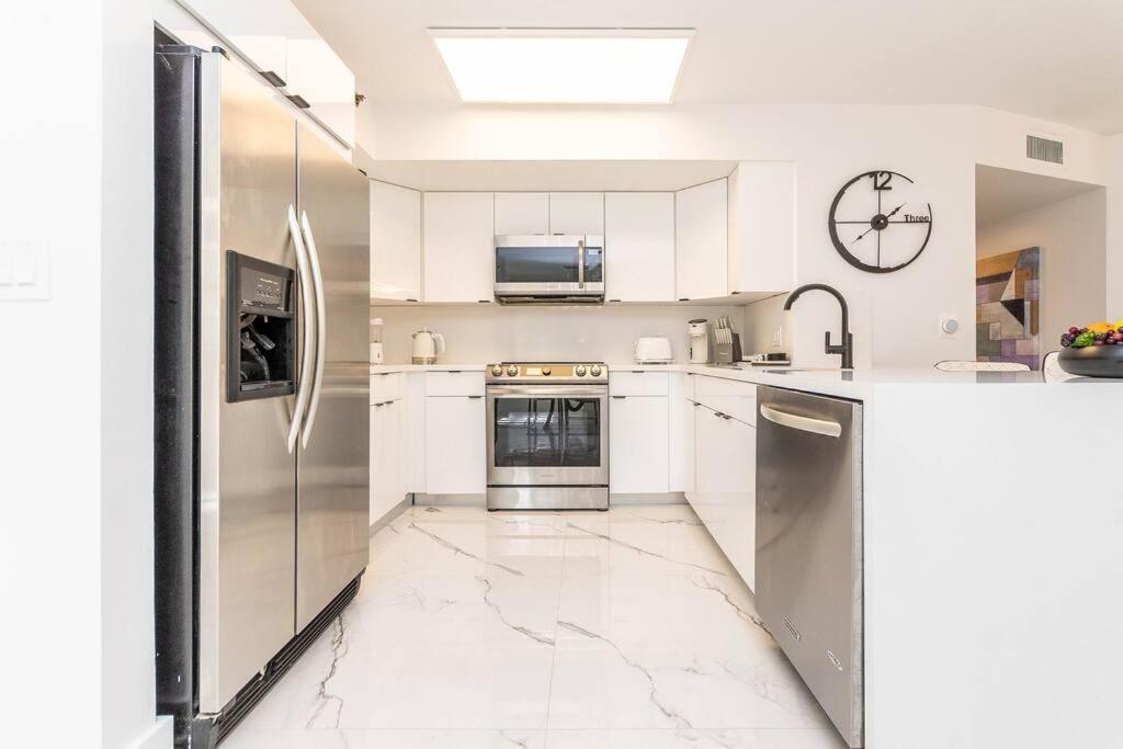 Luxury Vip 3 Bed 2 Bath Yacht Club Aventura Apartment Miami