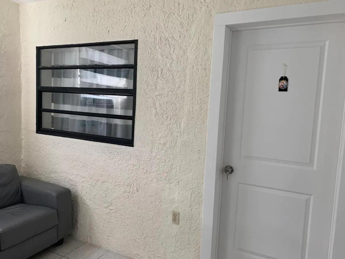 Homestay Cozy In Cute House, Close To Airport - Free Parking Miami