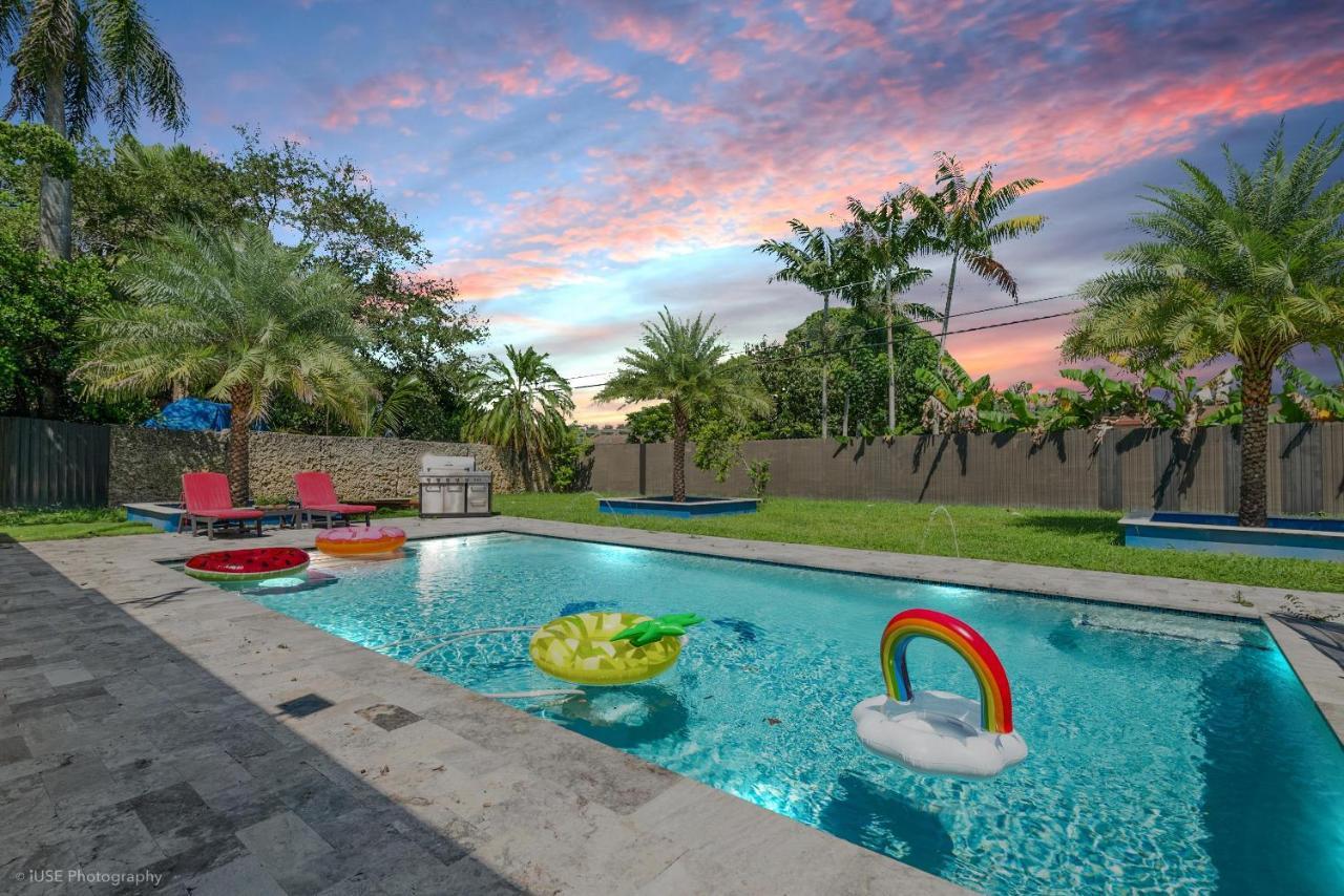 The Palms/ Big Pool/ Foosball/ Pool Table Casa de férias Miami