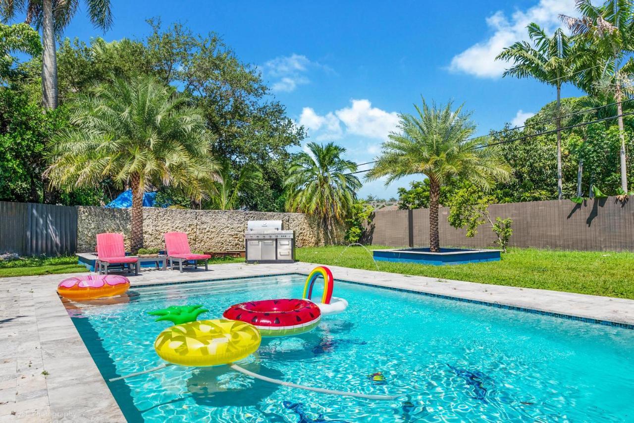 The Palms/ Big Pool/ Foosball/ Pool Table