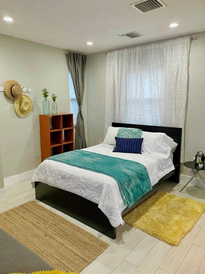 Orange Glad Came Apartment Miami