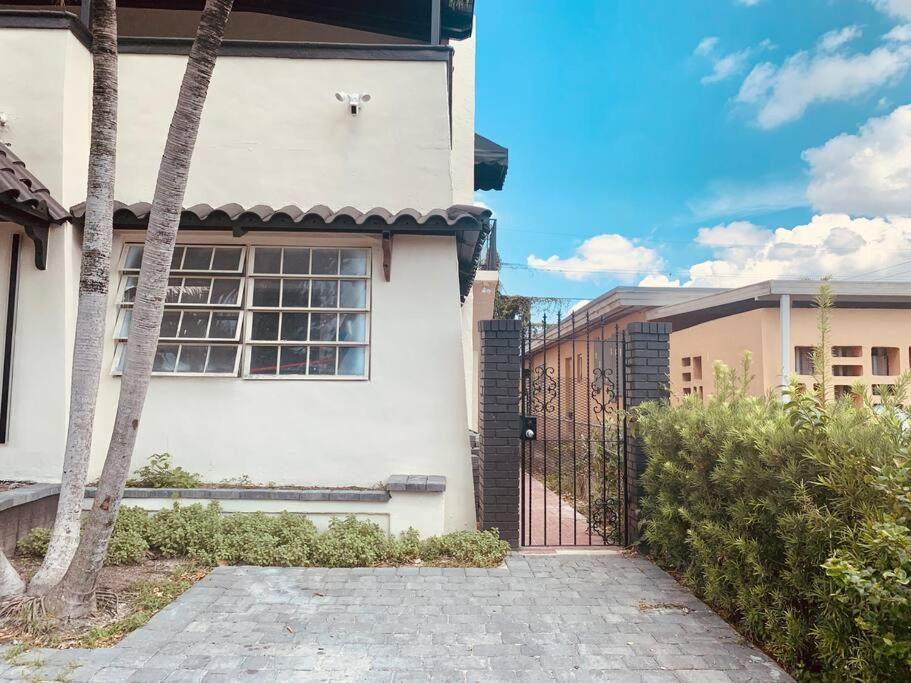 New Boutique, By Calle Ocho And South Beach! Apartment