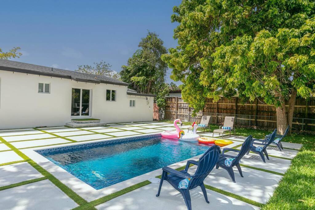 New Home, Pool Near Airport And Beaches, King Bed Miami