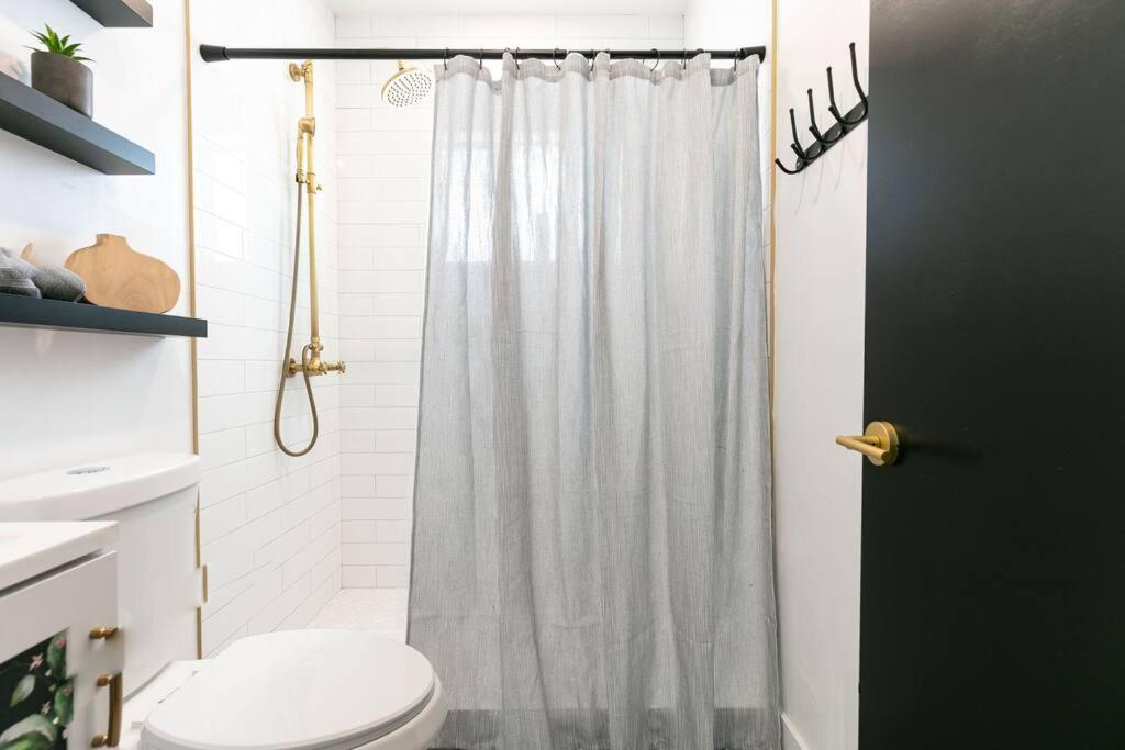 New Home, Pool Near Airport And Beaches, King Bed Holiday home